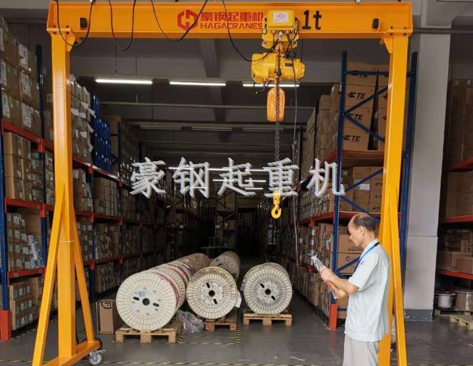 熱烈慶賀上海滬光電器定購1噸移動龍門起重機安裝調試完成